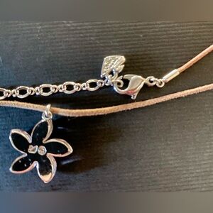 💠LEATHER & SILVER NECKLACE, FLOWER-SHAPED PENDANT AND DIAMOND STONE💠